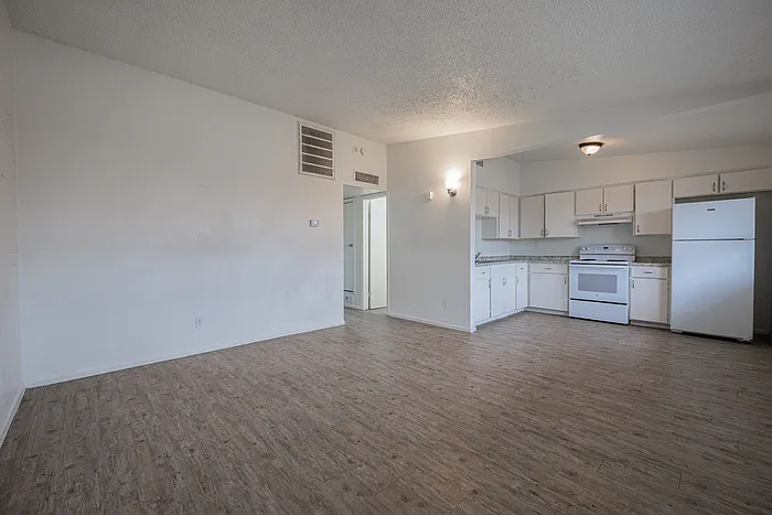 2139 W Devonshire Ave #2 — Photo 3