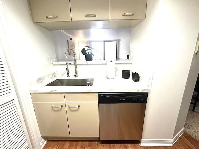 3525 Sage Rd #407 — Photo 17
