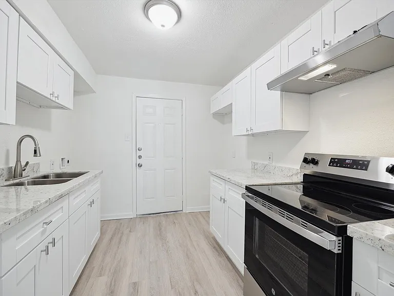 5111 Clover St #B — Photo 5