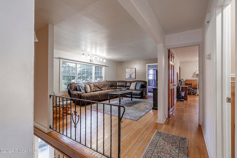 4th image of 20 Garling Drive