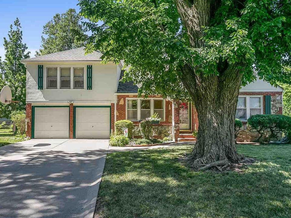 1st image of 207 Carey Pl