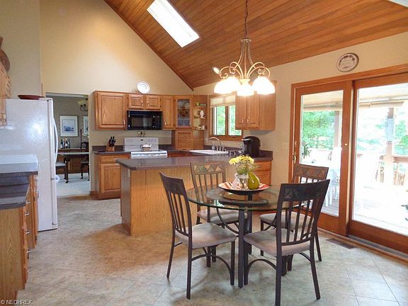 4th image of 9894 Royal Valley Dr
