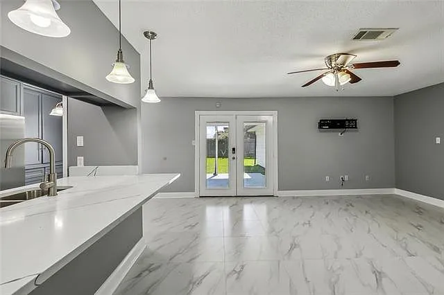 833 Lawrence St — Photo 9