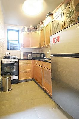 4th image of 214 E 11th St APT 1B