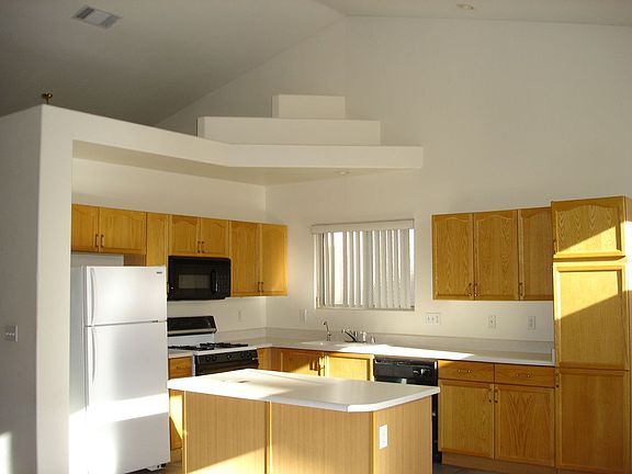 Kitchen w/ Island