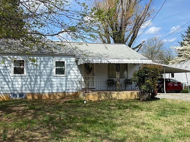 707 Crystal Dr — Photo 3