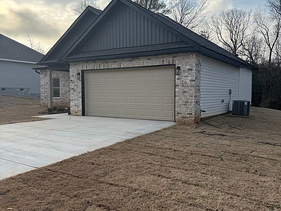 2nd image of 60 Tiffany Ln