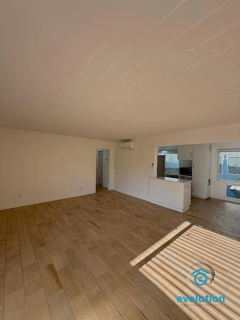 1111 Adella Ave - Unit I — Photo 2