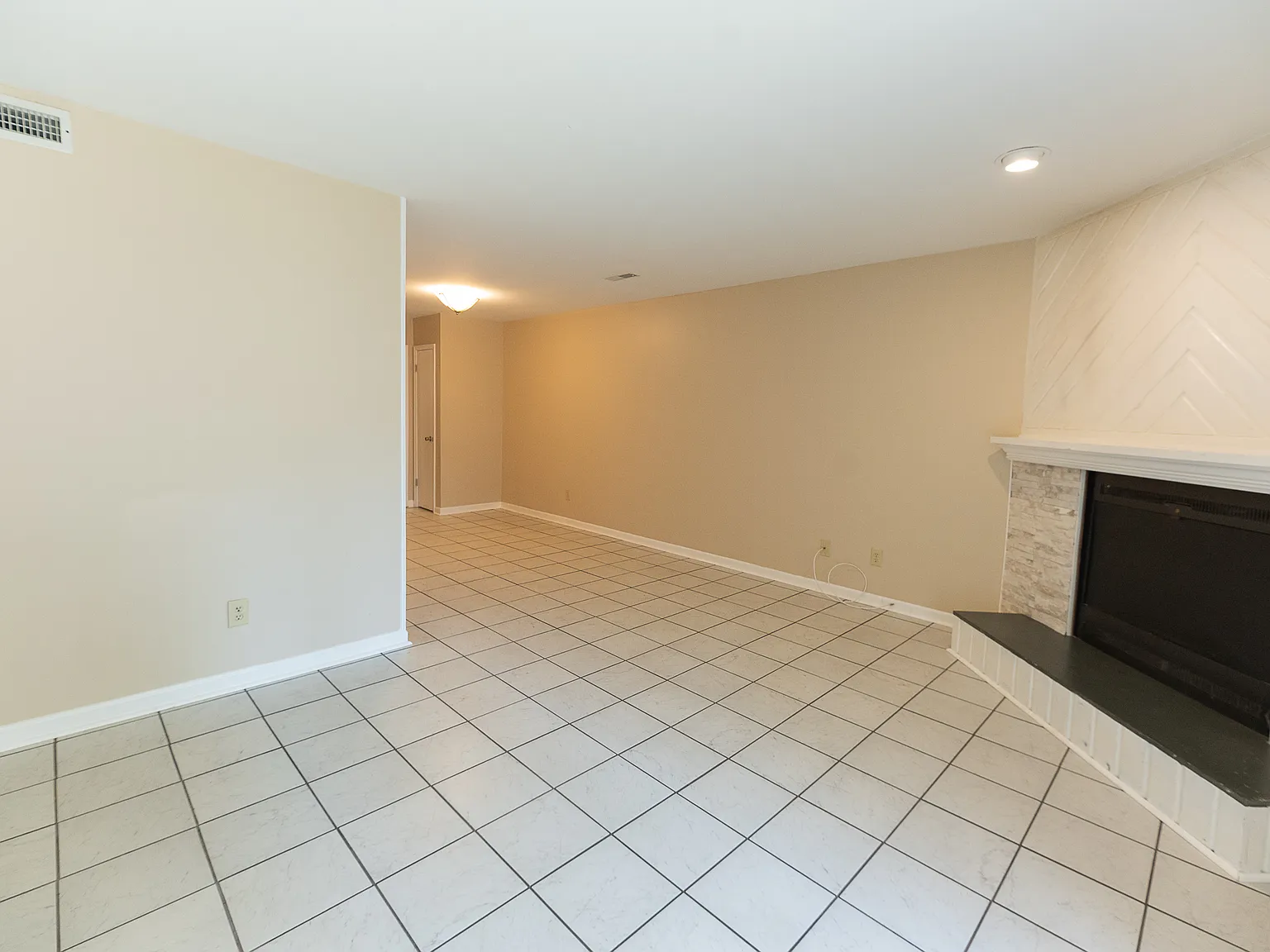 2 bed, 2.5 bath, 1280 sqft, $1,400 — Photo 2