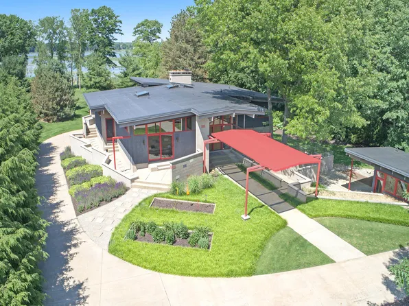 6465 Sandhill Ln, Fennville, MI 49408