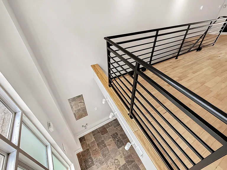 563 Minna St #2 — Photo 3