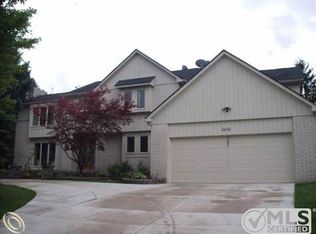 5430 Pond Bluff Dr, West Bloomfield, MI 48323