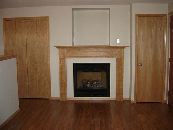 Living Room-Fireplace