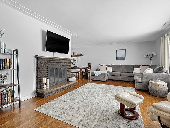 3rd image of 2519 Fairgrove St
