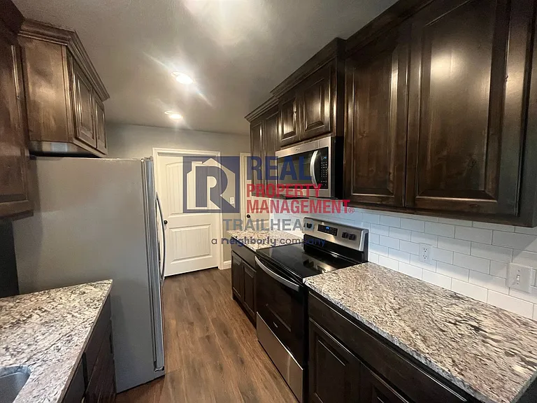 2700 Steepleridge Cir — Photo 8