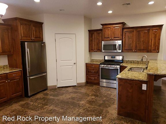 4th image of 1108 E Catalpa Cir