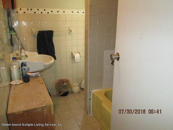 5th image of 389 Jewett Ave