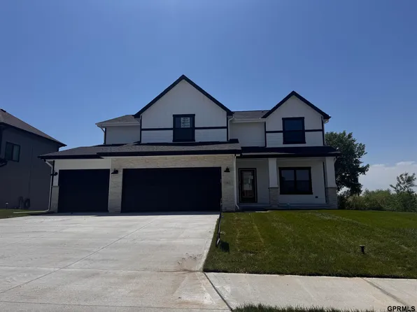 12613 Cooper St, Omaha, NE 68138