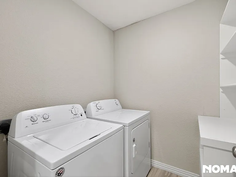 2088 E Custer Ln — Photo 30