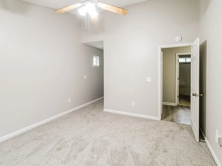 401 Kendall Ln — Photo 9