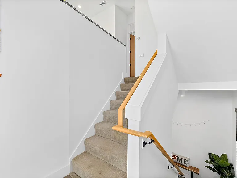 716 N Daytona Ave — Photo 21