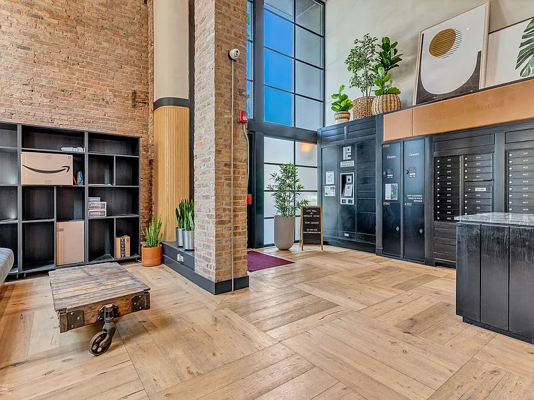 729 N Sangamon St #203 — Photo 4