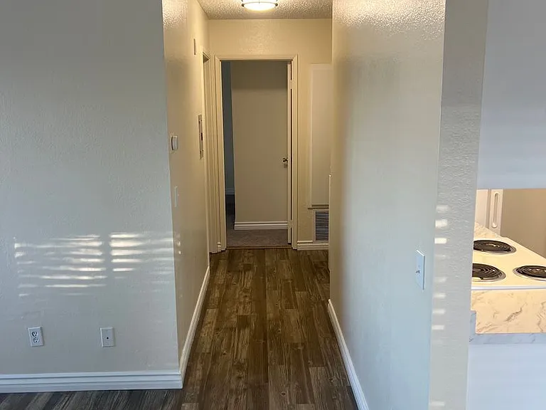La Fuente Apartments — Photo 10