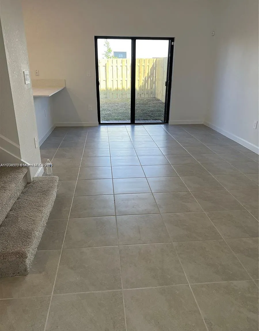 3 bed, 2.5 bath, 1483 sqft, $2,700 — Photo 2