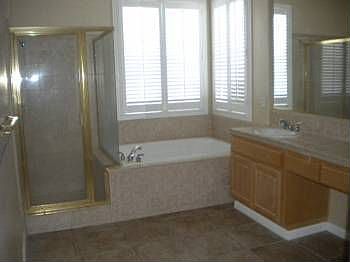 4th image of 18 Water Fern Ct