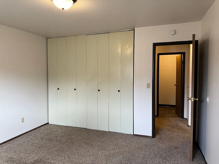 Silver Leaf Apartments — Photo 37