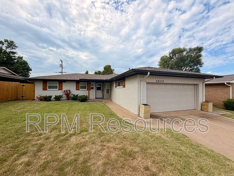 2024 Plymouth Ln — Photo 2