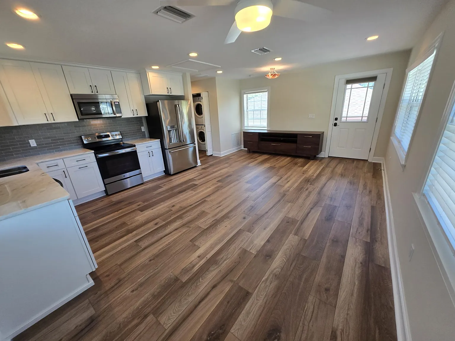 1 bed, 600 sqft, $2,100 — Photo 2