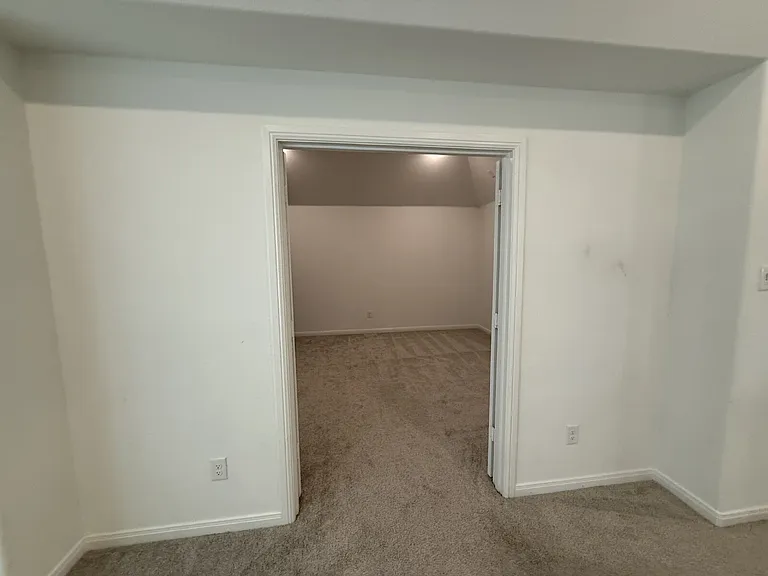 1927 Pebble Ln — Photo 36