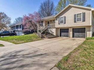 2517 NE Remington Ct, Blue Springs, MO 64014