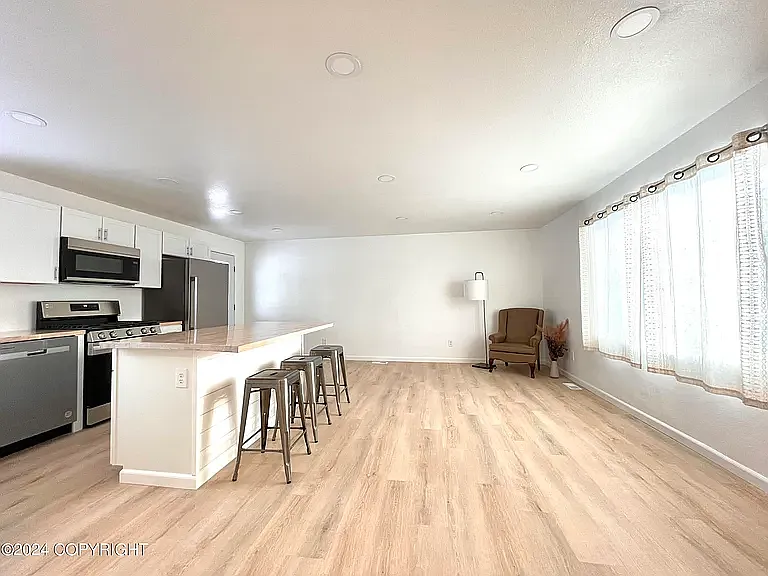 629 E Eklutna Ave — Photo 8