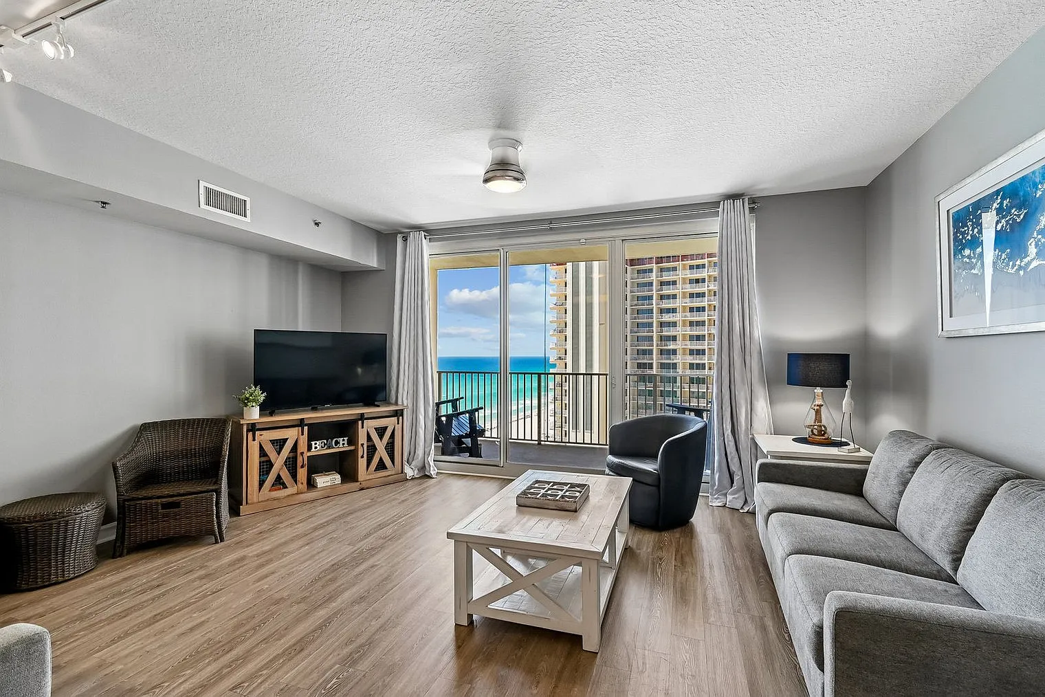1 bed, 2.0 bath, 947 sqft, $2,826 — Photo 1