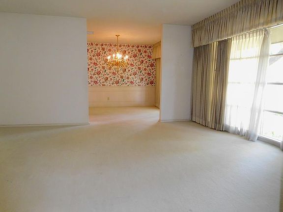 4th image of 2611 W Shandon Ave