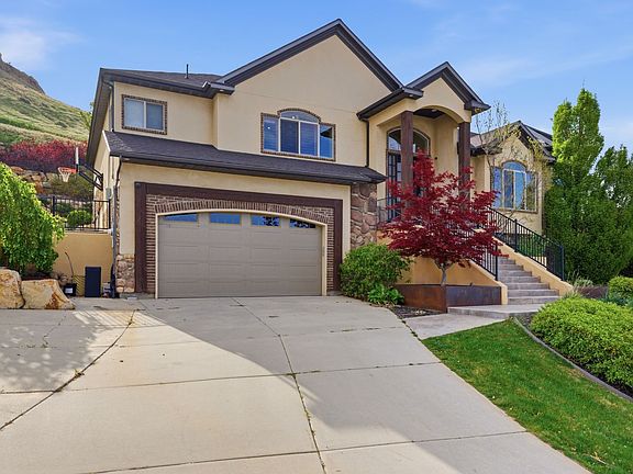 2nd image of 1130 N Twickenham Dr