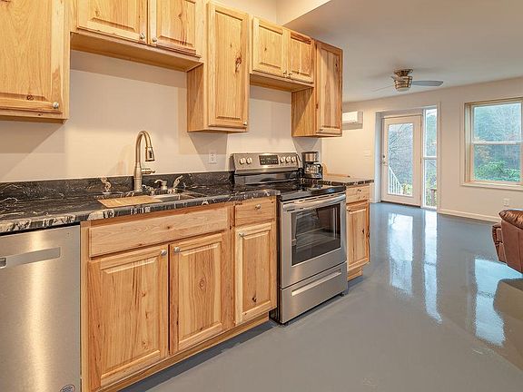 Functional and brand new kitchen
