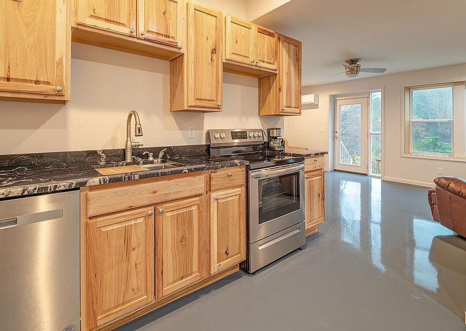 Functional and brand new kitchen