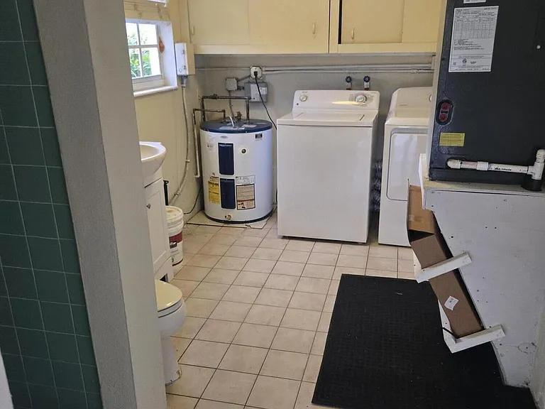 108 Commercial Blvd — Photo 1