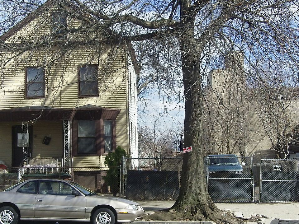 1st image of 90 Seymour Ave
