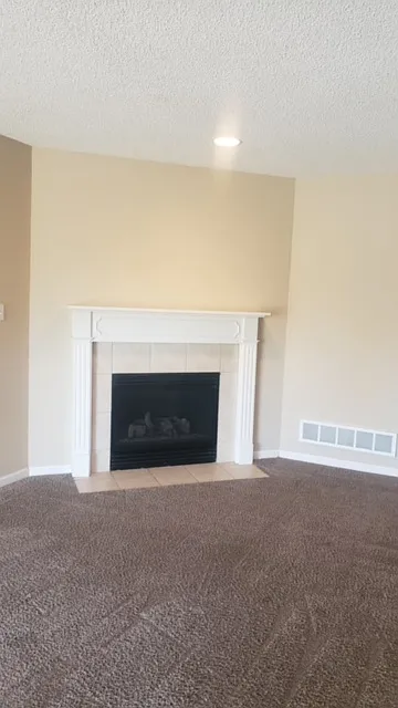 3 bed, 2.5 bath, $1,300 — Photo 4
