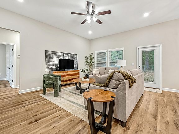 4th image of 2800 Blackbird Ct