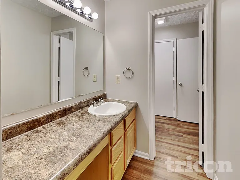 4468 Connaught East Dr — Photo 8
