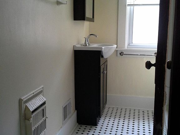 2nd floor bathroom