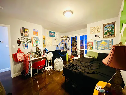 Rented by Blue Egg Realty Corp | media 9