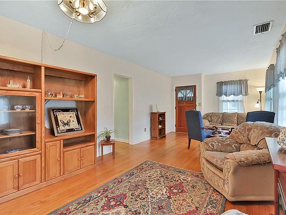 5th image of 1126 Shady Lane Dr