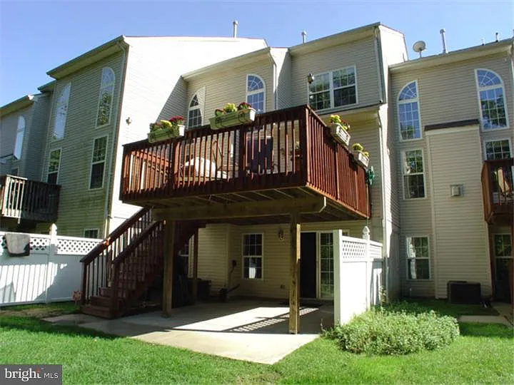 168 Pennsbury Ln — Photo 3