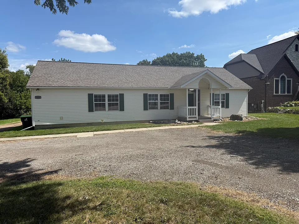 3090 Joslyn Rd